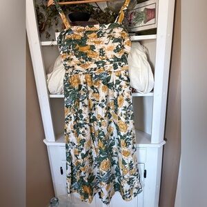 Abercrombie + Fitch
Medium
Emerson Poplin
Wide Strap midi dress
Floral
EUC